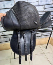 Load image into Gallery viewer, 17” Wide-XW/Changeable Gullet Thorowgood Cob GP Saddle-Black