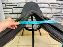 Load image into Gallery viewer, 18” XW/Changeable Gullet Wintec 2000 GP Saddle - Black