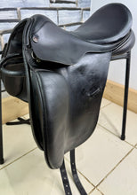 Load image into Gallery viewer, 17 1/2” Medium Spalding Britanica Elite Dressage Saddle - Black
