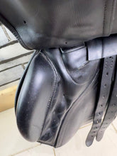 Load image into Gallery viewer, 17 1/2” MW Albion K2 Jump Saddle - Black -Big Blocks- Mega Comfy