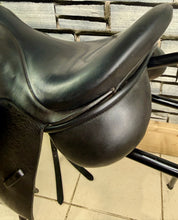 Load image into Gallery viewer, 17 1/2” Wide Cardinel English Dressage Saddle - Black - Flocked - Big Blocks