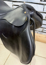 Load image into Gallery viewer, 17” Medium/Changeable Gullet Bates Caprilli GP Saddle - Black Leather