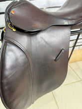Load image into Gallery viewer, 17” Medium Kings Saddley VSD Saddle - Brown