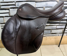 Load image into Gallery viewer, 17” MW Jeffries Falcon One GP/Jump/Event Saddle - Brown - Square Cantle
