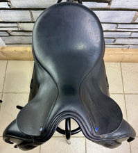 Load image into Gallery viewer, 17 1/2” Wide Ideal/Batchelors Suzannah Dressage Saddle - Black