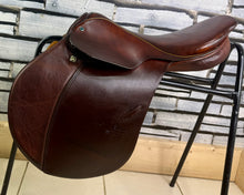 Load image into Gallery viewer, 17 1/2” B (Medium) Stubben Siegfried II Jump Saddle - Tan