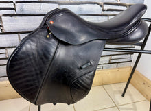 Load image into Gallery viewer, 17 1/2” MW Albion K2 Jump Saddle - Black