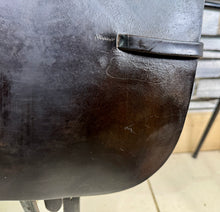 Load image into Gallery viewer, 17 1/2” Medium Albion Kontrol Forward Flap Jump Saddle - Brown