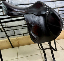 Load image into Gallery viewer, 17” Medium - MW Equipe Expression Monoflap Jump Saddle - Brown