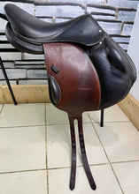 Load image into Gallery viewer, 17” XW Voltaire Lexington Monoflap Jump Saddle - Brown