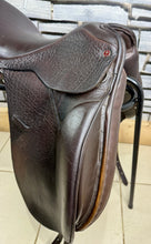 Load image into Gallery viewer, 17” MW Spalding Britannica Cadence Dressage Saddle - Brown