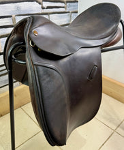 Load image into Gallery viewer, 17 1/2” Wide Paul Jones Working Hunter Saddle -Brown- Suede Seat &amp; Knees