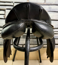 Load image into Gallery viewer, 17 1/2” XW M&amp;J Saddlery English GP Cob Saddle - Black