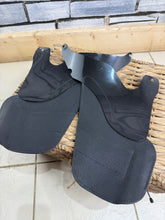 Load image into Gallery viewer, S/H Wow Foregirth Saddle Attachment - Black