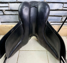 Load image into Gallery viewer, 17 1/2” MW-Wide Albion Legend K2 Dressage Saddle - Black