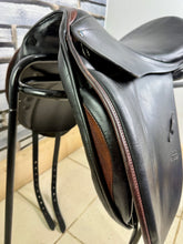 Load image into Gallery viewer, 16 1/2” 32/Wide Stubben Dressage Saddle - Brown