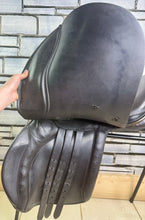 Load image into Gallery viewer, 18” Wide Ideal Apex GP Saddle - Black
