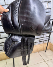 Load image into Gallery viewer, 18” NM Albion Legend GP/Jump Saddle - Brown - TB/ROR/Hunt - Narrow-Medium