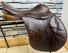 Load image into Gallery viewer, 18” Medium Jeffries Falcon Hawk Event Saddle - Brown - M