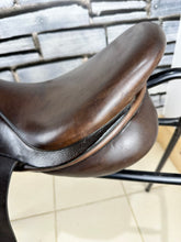 Load image into Gallery viewer, 18” Wide Quattro Jump Saddle - Brown