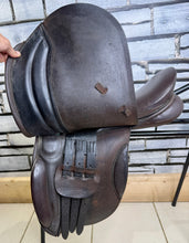 Load image into Gallery viewer, 16 1/2” Wide Jeffries Stamford English WH Saddle - Brown - Working Hunter Cob