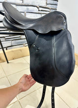 Load image into Gallery viewer, 17” Medium Kieffer Wien DL Dressage Saddle - Black