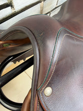 Load image into Gallery viewer, 17 1/2” Medium-MW Devoucoux Biarritz Double Flap Jump Saddle - Brown/Tan