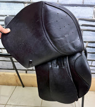 Load image into Gallery viewer, 17” MW Harry Dabbs Taurus Forward Cut GP Saddle -Black- Upswept Panels