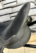Load image into Gallery viewer, 17” XW Thorowgood Maxam Cob GP Saddle - Black