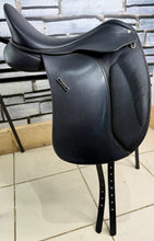 Load image into Gallery viewer, 17” M/Changeable Gullet Wintec 500 Dressage Saddle - Black