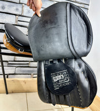 Load image into Gallery viewer, 18” MW (Fit 31) Stubben Siegfried Extra GP/Jump Saddle - Black/Tan