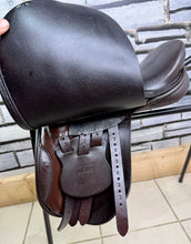 Load image into Gallery viewer, 14” Wide Barnsby English Pony Working Hunter/Show Saddle - Brown - Lead Rein Tiny Tot