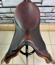 Load image into Gallery viewer, 17 1/2” 32/Wide Stubben Tristan Show/Working Hunter Saddle - Brown - Lightly Used