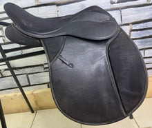 Load image into Gallery viewer, 17 1/2” Wide Thorowgood Griffin Cob GP Saddle - Black