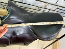 Load image into Gallery viewer, 17” MW Harry Dabbs Taurus Forward Cut GP Saddle -Black- Upswept Panels
