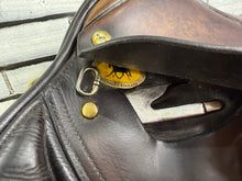 Load image into Gallery viewer, 17 1/2” Medium Black Country Wexford Jump Saddle - Brown