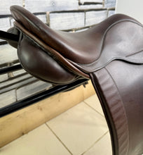 Load image into Gallery viewer, 17” MW-Wide Ideal Ramsey Show/WH Saddle - Brown