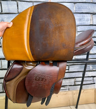 Load image into Gallery viewer, 17 1/2” B (Medium) Stubben Siegfried II Jump Saddle - Tan