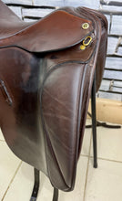 Load image into Gallery viewer, 17 1/2” Wide Barnsby USDF Dressage Saddle - Brown