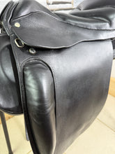 Load image into Gallery viewer, 17” Wide Trapezius Panel Long Strap Saddle - Black