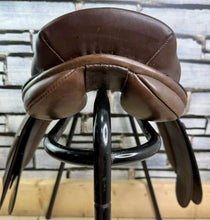 Load image into Gallery viewer, 15” XW English Hoop Tree WH Pony  Show Saddle - Brown