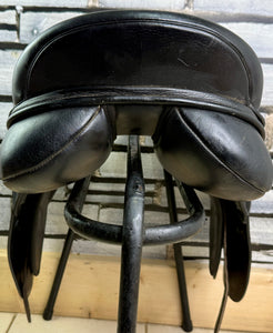 17 1/2” Medium/Changeable Gullet Thorowgood High Wither T6 GP Saddle - Black
