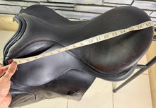 Load image into Gallery viewer, 17 1/2” Wide Albion Selecta WH/GP/Jump Saddle - Brown