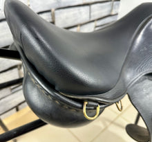 Load image into Gallery viewer, 17 1/2” MW Ideal VSD Saddle - Black