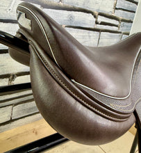 Load image into Gallery viewer, 16” MW John Whitaker Rio Pony Jump Saddle - Brown - Full Leather - Heat Adjustable