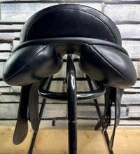 Load image into Gallery viewer, 17 1/2-18” Wide Ideal 1350 GP Saddle - Black