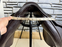 Load image into Gallery viewer, 17” Wide Crown/Ideal 1350 GP Saddle - Brown - Big Blocks - English Leather