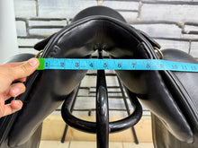 Load image into Gallery viewer, 17 1/2” Wide Stride Free Elite Dressage Saddle - Black