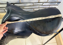 Load image into Gallery viewer, 18” Wide Jeffries Falcon Hawk Event Saddle - Black