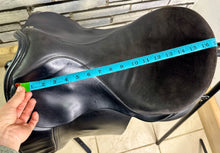 Load image into Gallery viewer, 17” MW Kes Suede Seat Dressage Saddle - Black